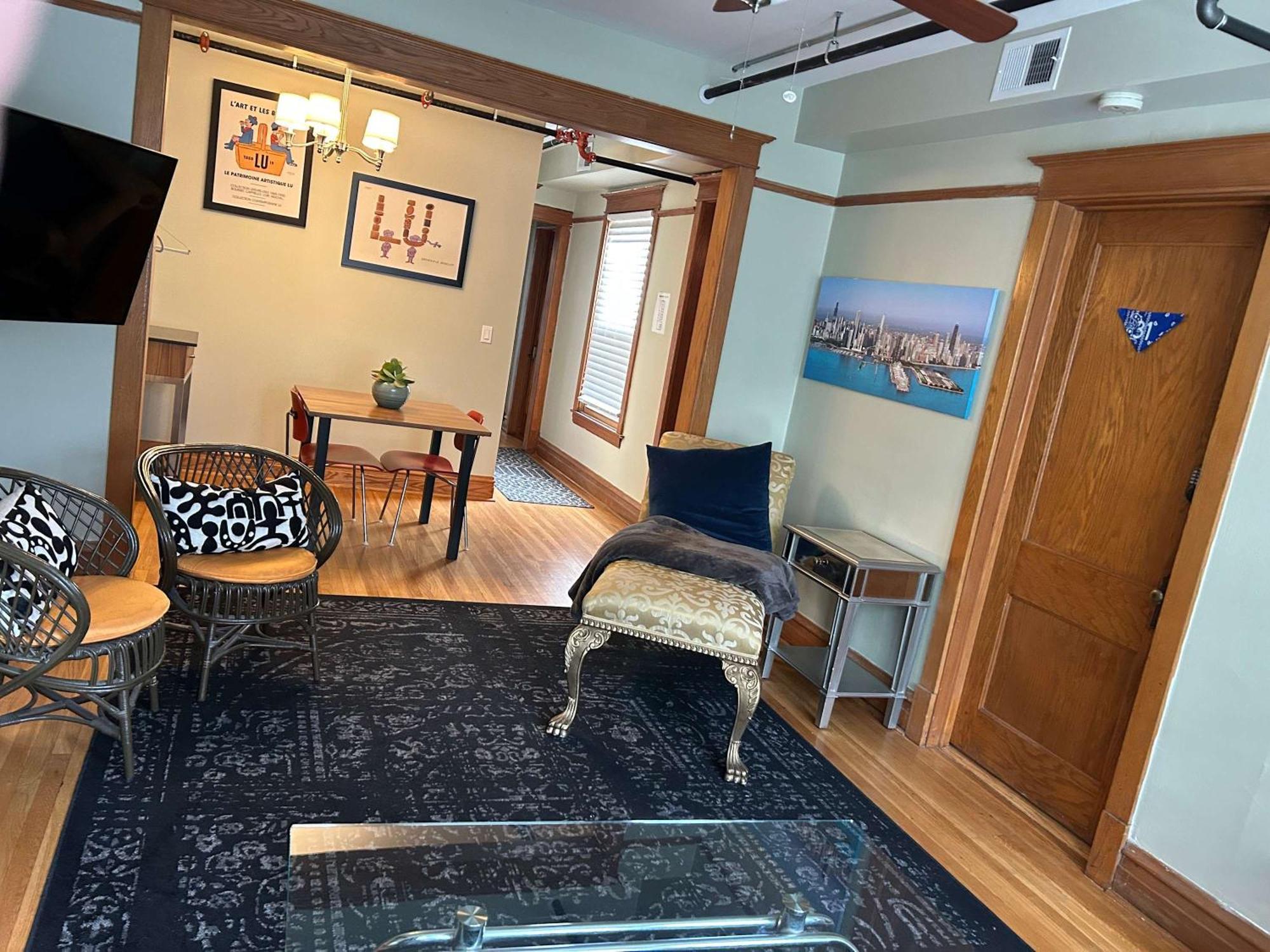 Blue Room In Dorothy'S Bnb Chicago Exterior photo
